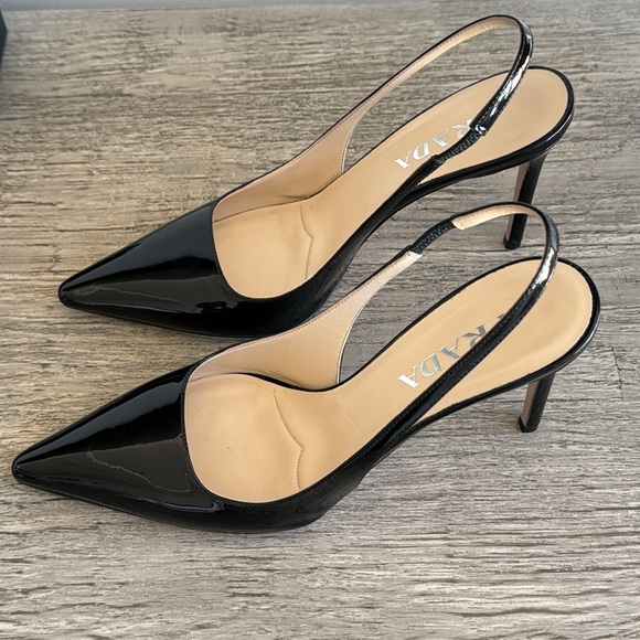 CLASSIC POINTED TOE PRADA HEELS - Picture 6 of 8